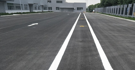 蘇州化工廠區(qū)道路劃線規(guī)范，筑就安全生產(chǎn)的第一道防線